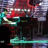 Matthew Bellamy on piano